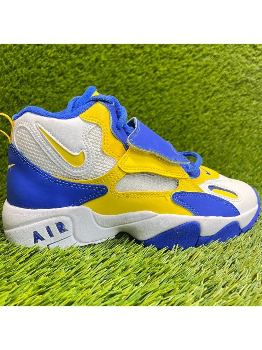 Nike Air Speed Turf Boys Size 5Y White Blue Athletic Basketball Shoes Sneakers